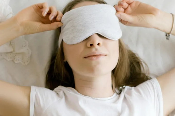 Gel Malam dan Topeng Tidur